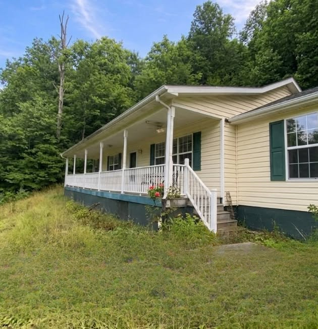 Spacious Ranch-Style Home on a Generous Lot in Hurricane, West Virginia
