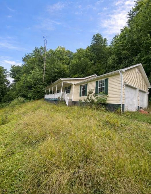 Single-Level Ranch Home on 0.79 Acres in the Hurricane, West Virginia Area