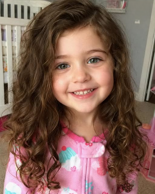 My 5-Year-Old Daughter Passed Away at the Hospital, but a Mysterious Flash Drive Left Behind Revealed a Story I Never Expected to Discover