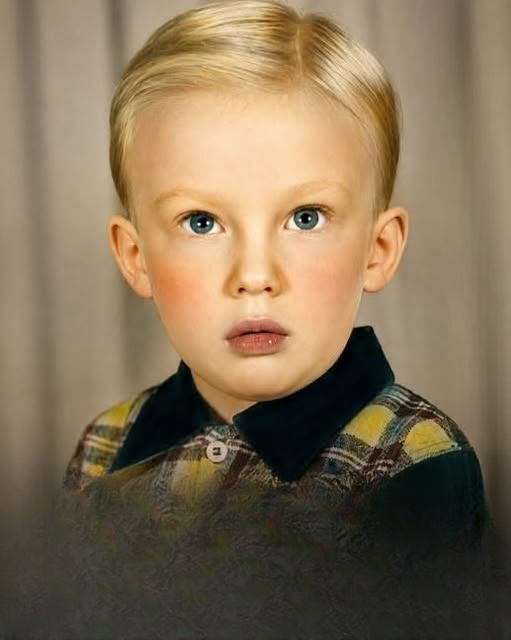 Childhood Photographs and Public Perception: Why Early Images Often Inspire Reflection