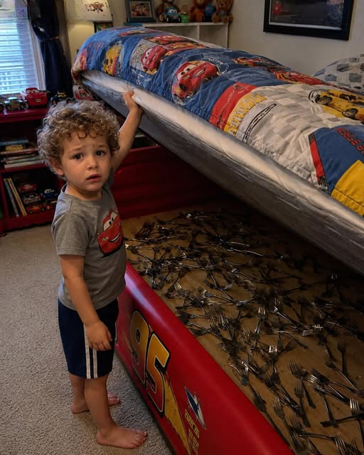 The Silver Under the Mattress: The Missing Cutlery, a Son’s Secret, and the Truth Behind My Husband’s Absence