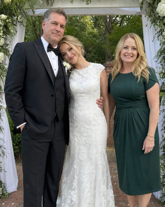 The Wedding Day Secret: The Mother’s Sacrifice, the Daughter’s Ultimatum, and the Car in the Parking Lot