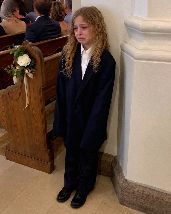 The Flower Girl’s Suit: The Cold Stepmother, the Wedding Day Cruelty, and the Grandfather’s Unforgettable Choice
