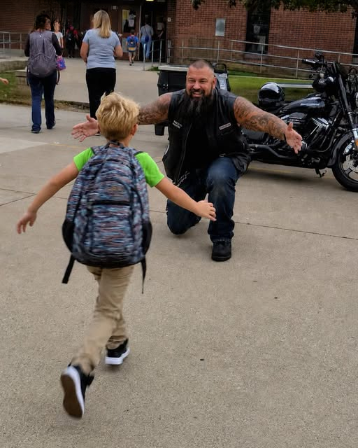 The Routine Afternoon Pickup at Lincoln Elementary School, the Terrifying Sight of the Tattooed Biker, and the Heart-Stopping Moment My Seven-Year-Old Son Sprinter Into His Arms: Why the Stranger’s Five Words Shattered Everything I Knew About My Family