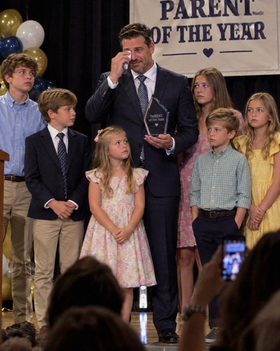My Husband Was Celebrated as the Town’s Greatest Father After Raising Our Six Children—Then Our Seven-Year-Old Daughter Took the Microphone and Revealed the One Detail Everyone Had Overlooked