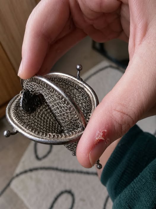 I Found This Unusual Old Object in My Grandfather’s House and Had No Idea What It Was—Could This Forgotten Piece Have an Interesting Story Behind It?