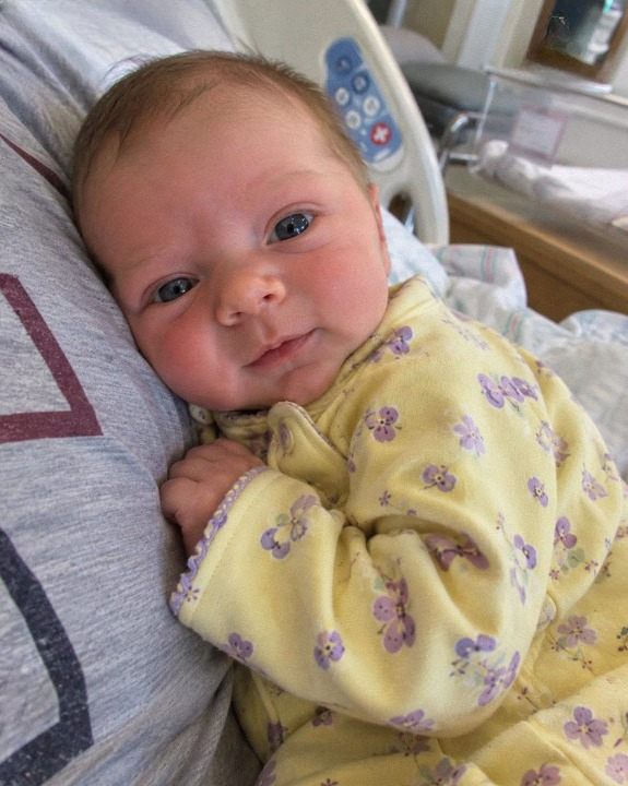 I Agreed to Become a Surrogate for My Twin Brother and His Wife After Years of Waiting for a Baby—But When He Finally Held His Newborn Daughter, His Reaction Left Me Completely Confused