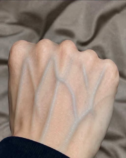 Are the Veins on Your Hands More Visible Than Usual? Here Are the Common Reasons This Can Happen and When It May Be Worth Paying Attention