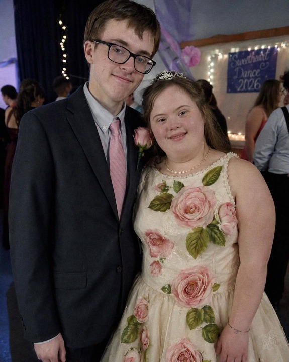 My Daughter Couldn’t Find a Prom Dress She Felt Comfortable In After a Year of Grief—Then Her Best Friend Secretly Made One for Her, and What He Sewed Into the Biggest Rose Left the Entire Room Speechless