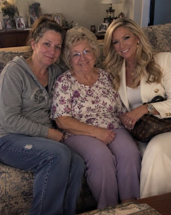 My Wealthy Sister Gave Mom Only $20 for Her 70th Birthday and Said She Did Not Need Much—Then I Opened an Old Family Box and Discovered a Secret That Changed Everything